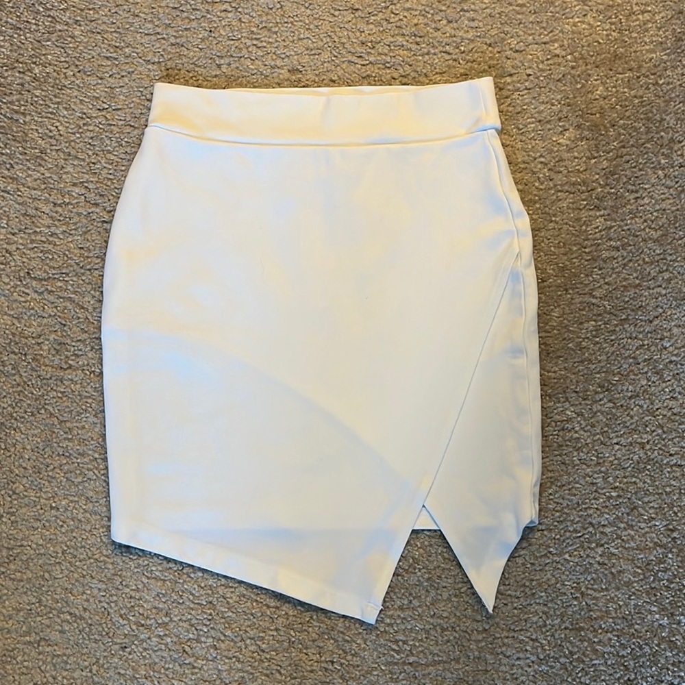 White assymetrical skirt